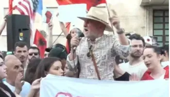 Protestuesit sjellin gomonen para kryeministrisë