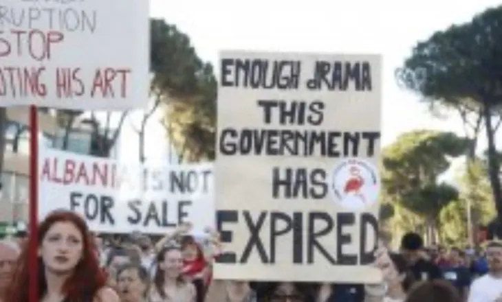 Protestuesit u bëjnë thirrje galerive ndërkombëtare: Mos ekspozoni korrupsionin e Edi Ramës