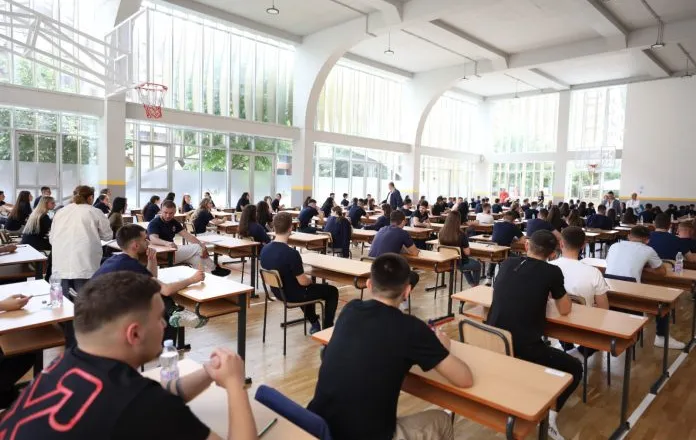 Provimet e Maturës Shtetërore,mbahet të martën testimi i gjuhës shqipe dhe letërsisë