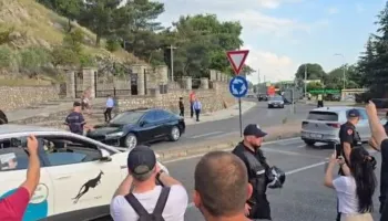 PS feston sot 35-vjetorin në Shkodër, kryeministri Edi Rama pritet me protestë: Turp, jep dorëheqjen! (VIDEO)