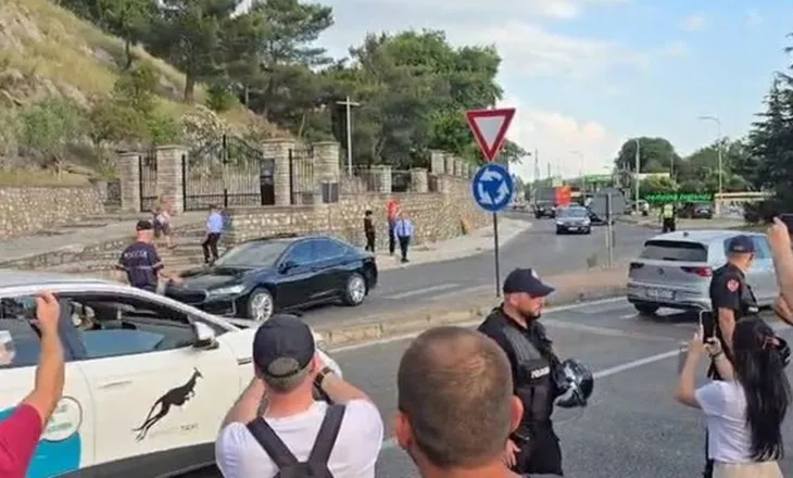 PS feston sot 35-vjetorin në Shkodër, kryeministri Edi Rama pritet me protestë: Turp, jep dorëheqjen! (VIDEO)