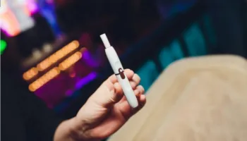 Pse gjithnjë e më shumë të rinj po përdorin cigare elektronike?