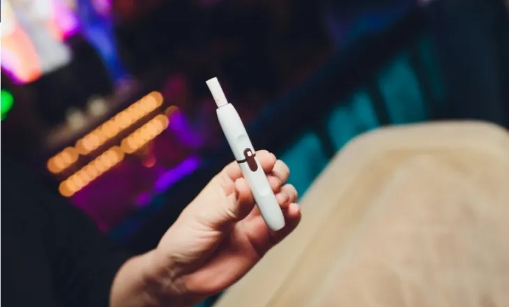 Pse gjithnjë e më shumë të rinj po përdorin cigare elektronike?