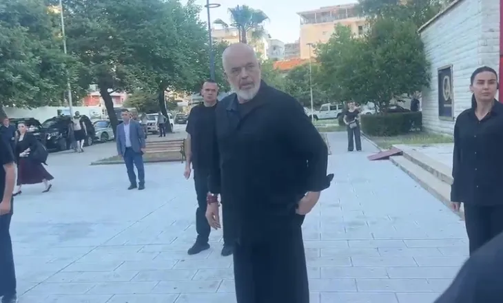 “Punët vazhdojnë përpara…”/ Rama-gazetarit italian: Unë i gjunjëzohem vetëm Melonit (VIDEO)