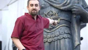 Qëndrim Rijani: Teatri na lë me pyetje, sepse na përball me veten dhe realitetin