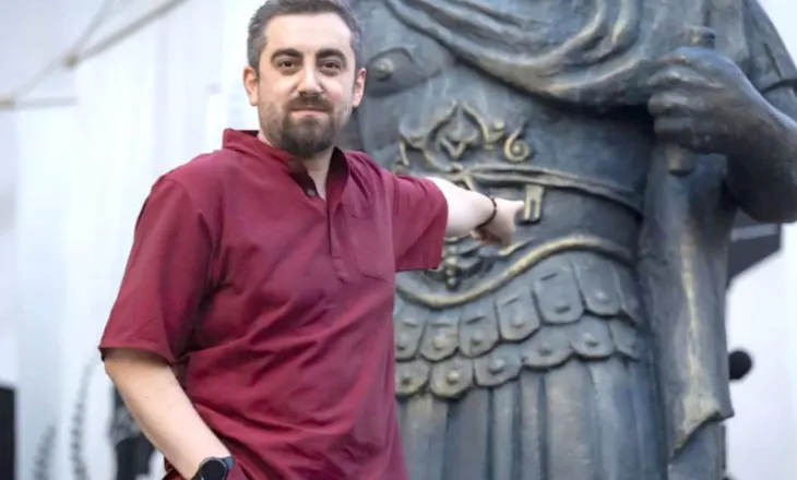 Qëndrim Rijani: Teatri na lë me pyetje, sepse na përball me veten dhe realitetin