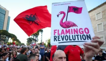 Qeveri teknike, dorëheqje e Ramës dhe kufizim i mandative në pushtet/ Qytetarët ia rilexojnë kërkesat, poshtë zyrës
