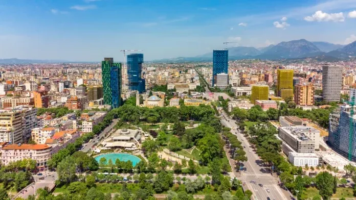 Qeveria miraton 870 milionë lekë kompensim për pronarët e prekur nga ndërtimet e legalizuara në 16 zona