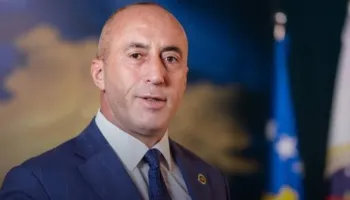 Qytetarë nga Kosova në protestë, Haradinaj: Më vjen turp që shoh bashkëkombas në bulevard në Tiranë!