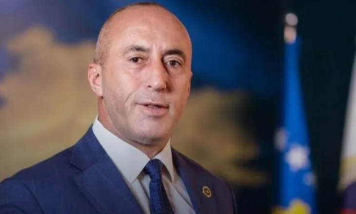 Qytetarë nga Kosova në protestë, Haradinaj: Më vjen turp që shoh bashkëkombas në bulevard në Tiranë!