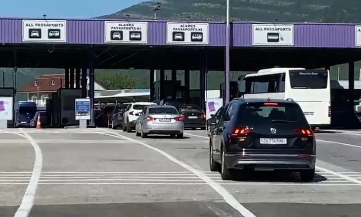 Qytetarët ‘kryejnë detyrat’/ Votuan dhe u nisën drejt bregdetit shqiptar, 9 mijë kosovarë kaluan kufirin në Morinë