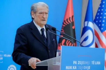 Qytetarët në Tiranë prej 5 ditësh në protestë kundër projektit në Zvërnec, Berisha: E mbështesim, por…
