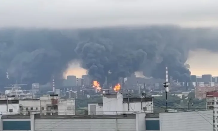 Rafineria e naftës në Moskë goditet përsëri nga dronët