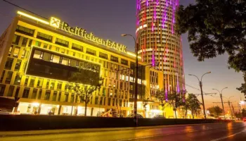 Raiffeisen, Intesa, OTP…/ Vodhën qytetarët duke fiksuar interesat, Rumania gjobë 710 mln euro bankave