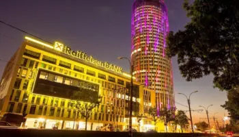 Raiffeisen, Intesa, OTP…/ Vodhën qytetarët duke fiksuar interesat, Rumania gjobë rekord 710 mln euro ndaj bankave