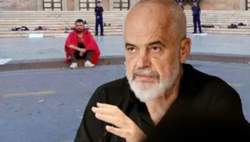 RAMA DEDIKIM PROTESTUESIT TE ULUR PARA ZYRES SE TIJ