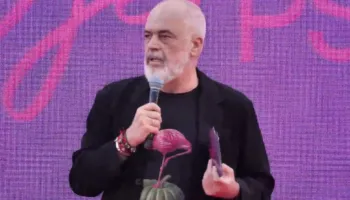 Rama ironizon influencerët: Dalin në Paris e Dubai…ktej duan foto me bikini në bregdetin e virgjër me atë lidhsen e hollë