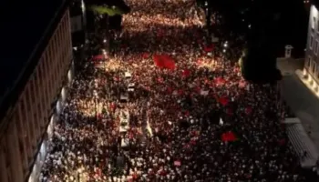 “Rama jep dorëheqje”, shtohet numri i qytetarëve në protestën para Kryeministrisë