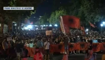 ‘Rama jepe dorëheqjen’! Protesta nuk ndalet! Nesër dhe më shumë para kryeministrisë