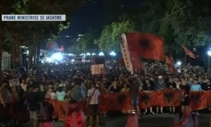 ‘Rama jepe dorëheqjen’! Protesta nuk ndalet! Nesër dhe më shumë para kryeministrisë