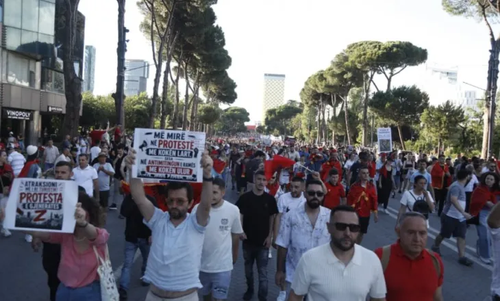 ‘Rama jepe dorëheqjen!’ Sot ishin shumë, nesër edhe më shumë! Sot dita e 13-të! Protesta kundër qeverisë nuk ndalet