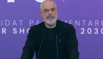 “Rama ka mbaru”/ Kryeministri ironizon protestuesit: Ikën mbrëmja, por unë këtu jam