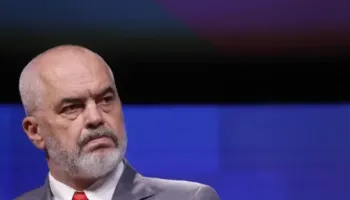 Rama mbërrin në Vlorë, pritet takimi me banorët e Zvërnecit