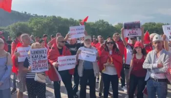 “Rama n’burg, Beneti n’burg”/ Kryeministri pritet me protesta në Shkodër, qytetarët i bëjnë ‘pritë’