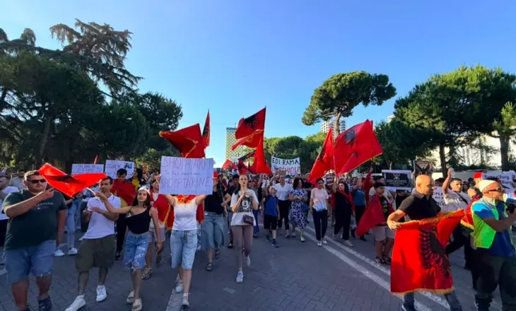 Rama në Zvërnec, qytetarët nisin protestën e gjashtë/ Nga sheshin “Skënderbej” drejt Kryeministrisë, starton tubimi