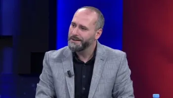 “Rama nuk merret me hallet e popullit, por krijon fabula nga rrjetet sociale“/ Caca: Bën blogerin, jo kryeministrin