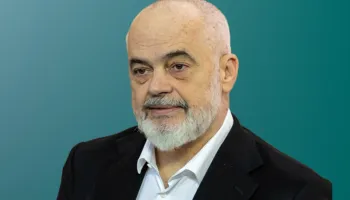 Rama nxjerr foton e protestueses: Ka ardhur me karvanin e ‘diasporës’, kërkon hakmarrje ndaj Amerikës