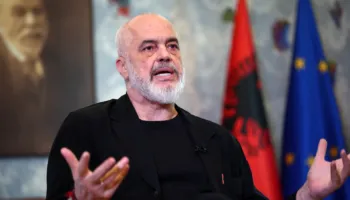 Rama, përgjigje kritikëve me vargjet e Fishtës: Shikojeni se kush do t’ju shpëtojë nga unë…