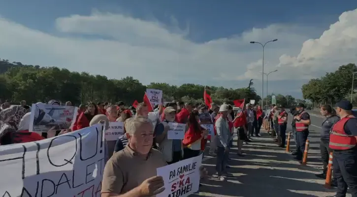 Rama pritet me protesta në Shkodër