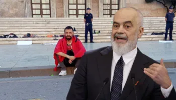 Rama publikoi foton e tij/ Reagon protestuesi “i vetmuar”: UNË NUK JAM TI