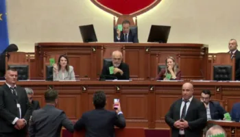 Rama reagon ndaj Shehajt dhe Kaprit: Kushedi si rrotullohet në varr Mit’hat Frashëri me këta karagjozë