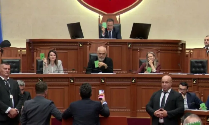 Rama reagon ndaj Shehajt dhe Kaprit: Kushedi si rrotullohet në varr Mit’hat Frashëri me këta karagjozë