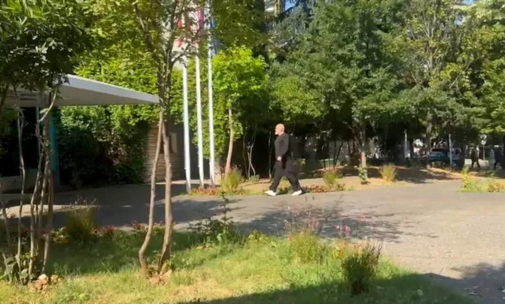 Rama shkon në selinë rozë, mbledh ministrat dhe drejtuesit politikë