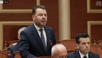 “Rama të vijë të jap përgjigje”/ Kapri thirrje ministri Lamallarit pas protestës për Zvërnecin në Tiranë: Jep dorëheqjen nëse ke guxim