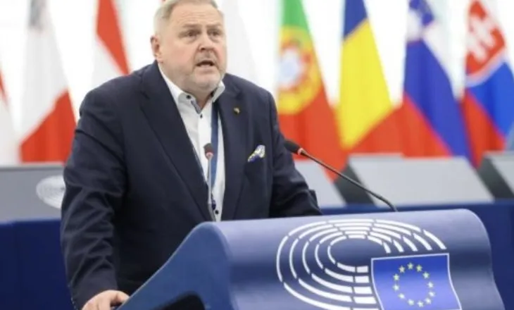 Raportuesi për Kosovën në PE: Duhet të marrë statusin e kandidatit për BE