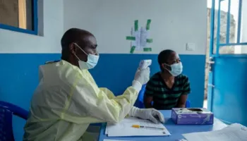 Rastet me Ebola kalojnë 300 në Kongo, preken më shumë zona shëndetësore