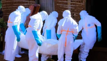 RD e Kongos ndalon tubimet masive në kryeqytet dhe 3 provinca për të frenuar epideminë e Ebolës