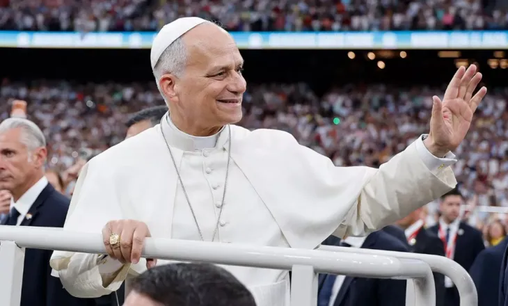 Real Madridi emëron Papa Leo XIV anëtar nderi të klubit
