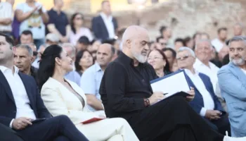 ‘Realitet paralel’, BIRN: Analistët kritikojnë strategjinë e Edi Ramës përballë protestave