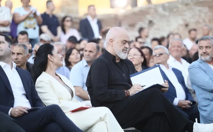 ‘Realitet paralel’, BIRN: Analistët kritikojnë strategjinë e Edi Ramës përballë protestave
