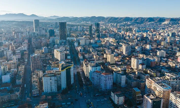 Reforma e re/ Taksa e pronës rritet, kush ka më shumë se 1 banesë do të paguajë 50% më shumë