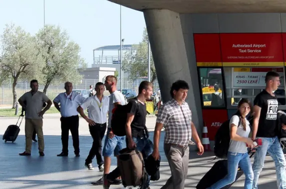 Rekord pasagjerësh në Rinas, Aviacioni Civil: Investime për të shmangur vonesat