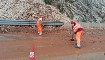 Reshjet me intensitet të lartë krijojnë probleme në aksin Delvinë–Skërficë
