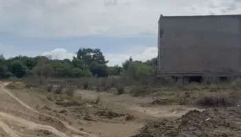 Resorti në Zvërnec, hiqet rrethimi nga zona ku pritet të bëhet ndërtimi