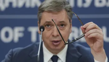 Reuters: Vuçiqi synon postin e kryeministrit dhe vendosjen e një aleati të tij në postin e presidentit
