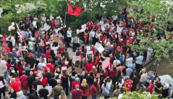 ‘Revolucion’ – Shqiptarët e diasporës në Toronto kundër Ramës: Shqipëria është e jona!